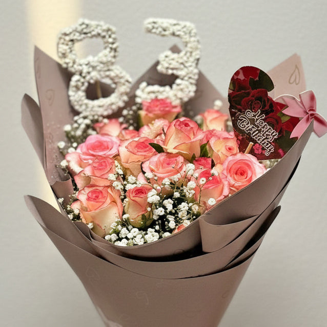 Signature-Bloom-Personalized-Rose-Bouquet-closer-DodoMarket-delivery-Mauritius