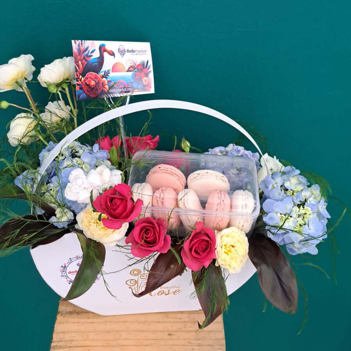 Sounds-of-Spring-White-box-Large-macarons-DodoMarket-delivery-Mauritius