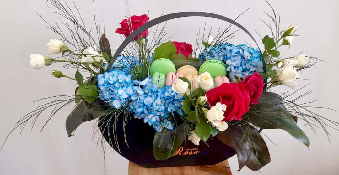 Sounds-of-Spring-black-box-Medium-Macarons-DodoMarket-delivery-Mauritius