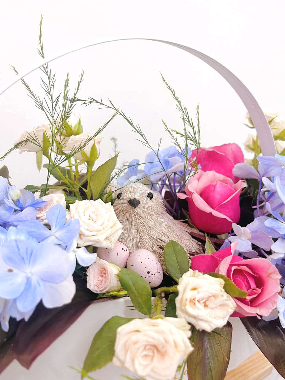 Sounds-of-Spring-flower-composition-birdie-DodoMarket-delivery-Mauritius-Eastergift