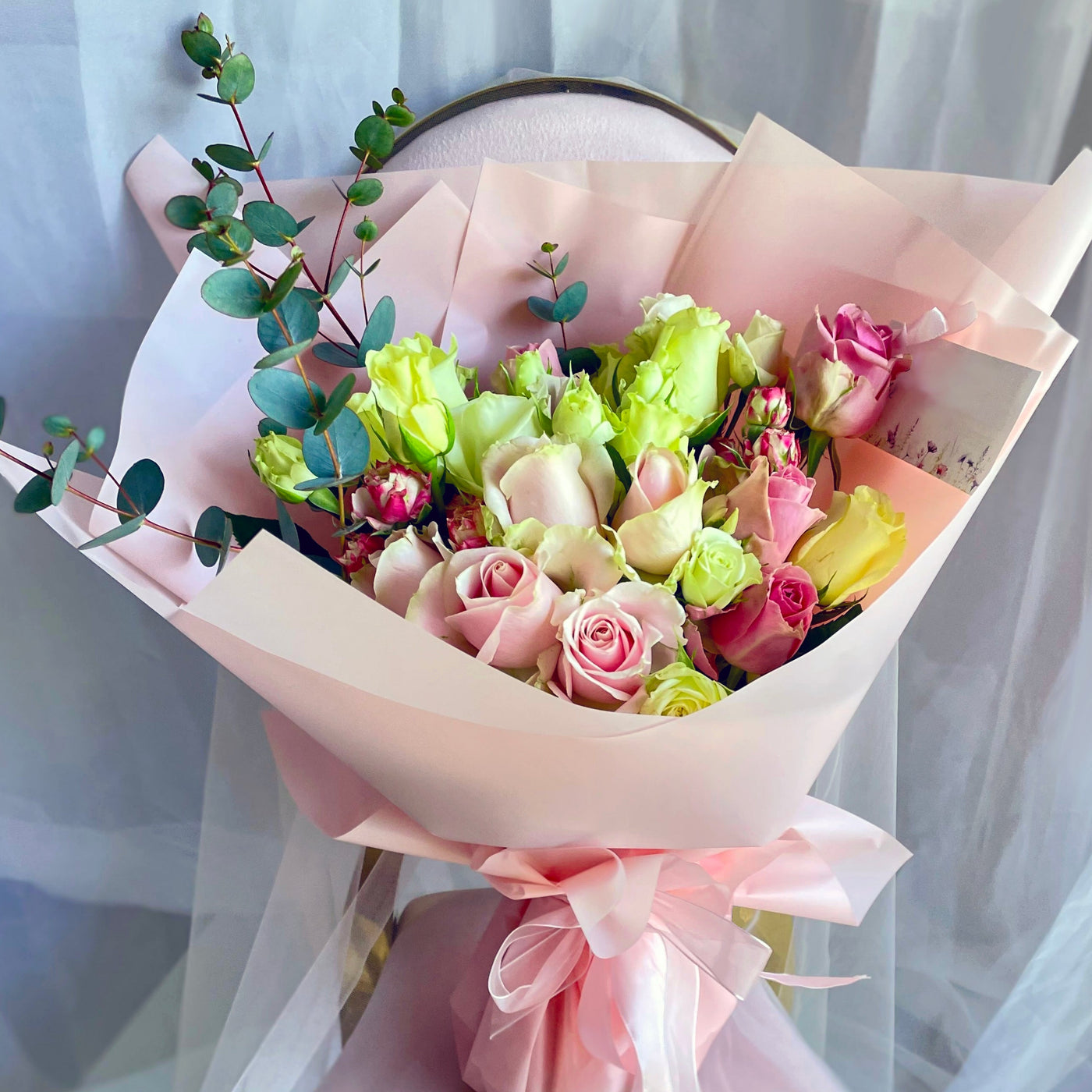 Spray-Roses-Beautiful-Whisper-Med-DodoMarket-delivery-Mauritius