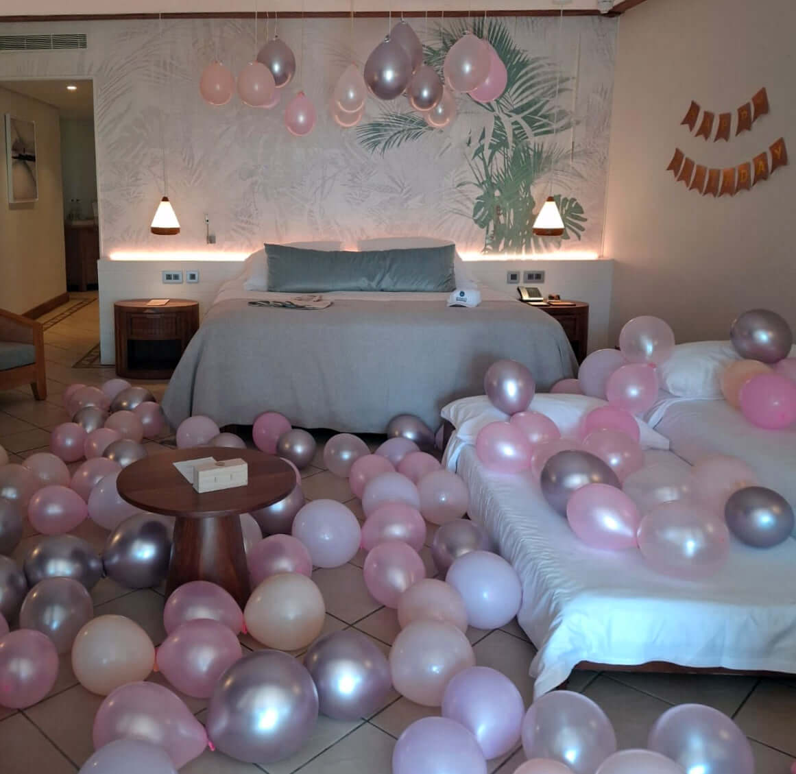 Surprise-Room-Decoration-Birthday-purple-lady-DodoMarket-Mauritius