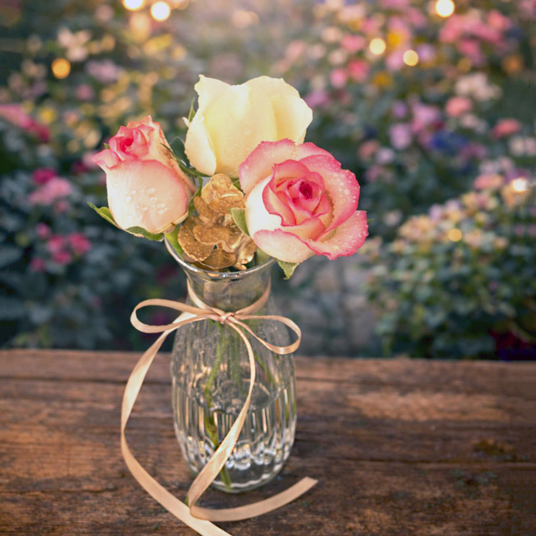 Sweet-Rose-Mini-Vase-closer-DodoMarket-delivery-Mauritius