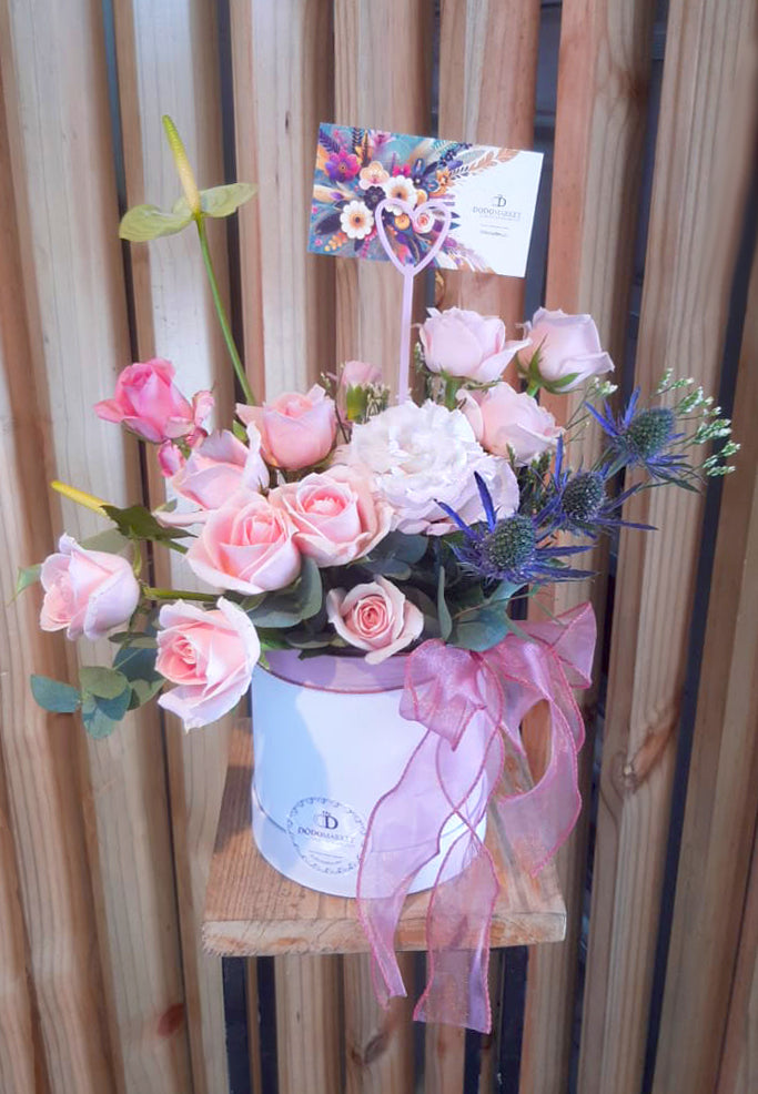 Sweet-kisses-Regular-floral-box-DodoMarket-delivery-Mauritius