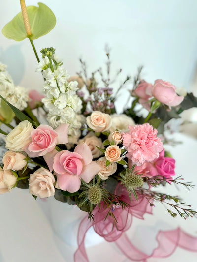 Sweet-kisses-floral-box-top-DodoMarket-delivery-Mauritius