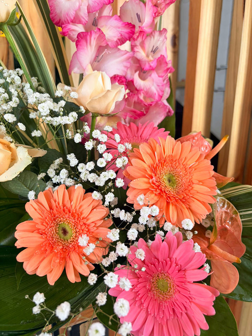 Sympathy-funeral-bouquet-sweet-embrace-xxl-closer-DodoMarket-delivery-Mauritius