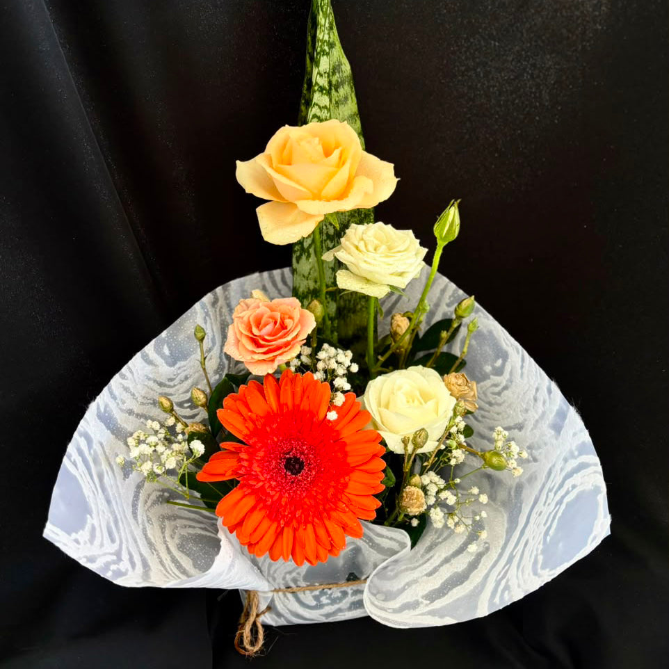 Tabletop-posy-centerpiece-closer-DodoMarket-delivery-Mauritius