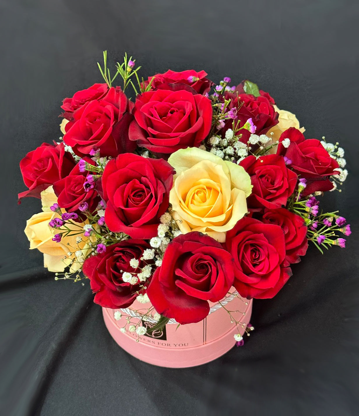 Tender-Touch-Flower-Box-red-mix-rose-gold-M-box-DodoMarket-Delivery-Mauritius