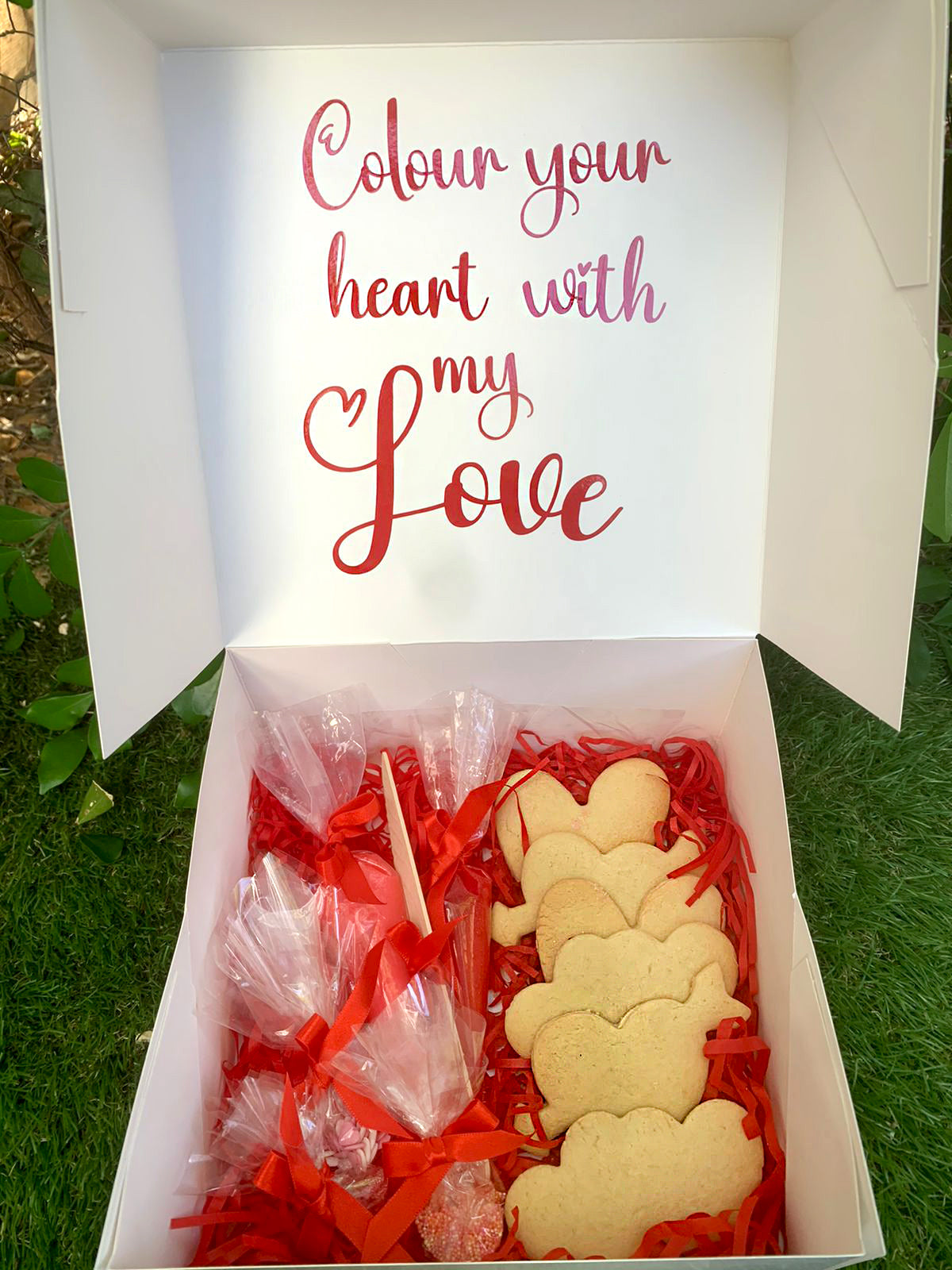 Valentines-Smile-Box-Decor-Kit-cookies-hearts-DodoMarket-delivery-Mauritius