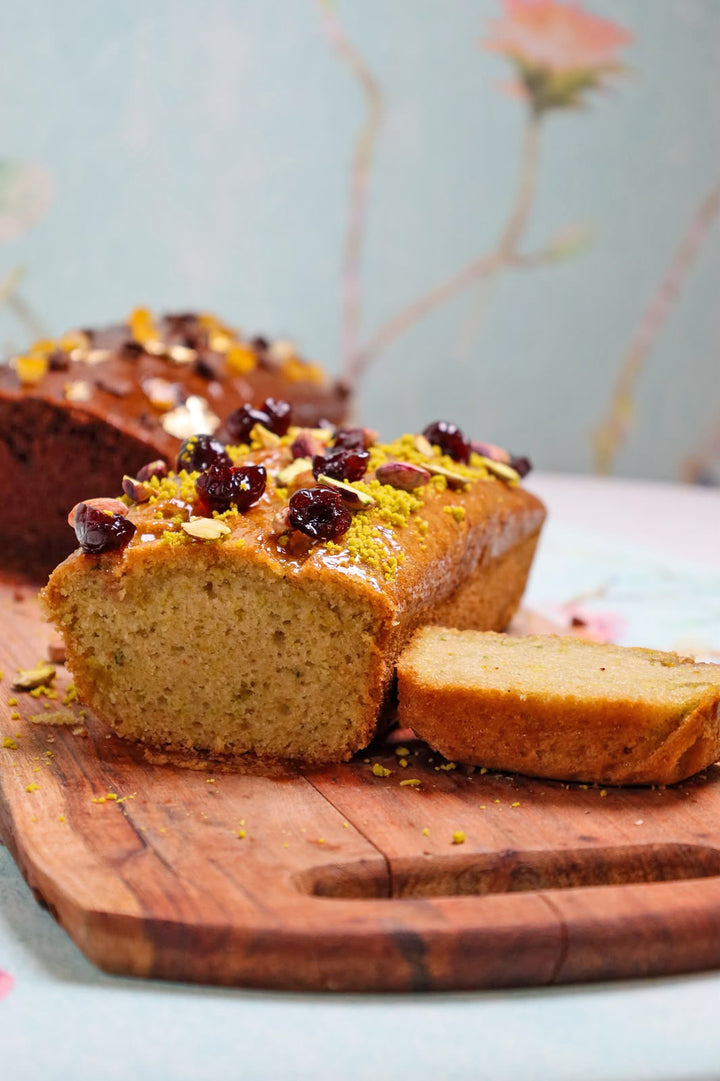 Vegan-patisserie-loaf-cake-pistachio-cut-DodoMarket-delivery-Mauritius