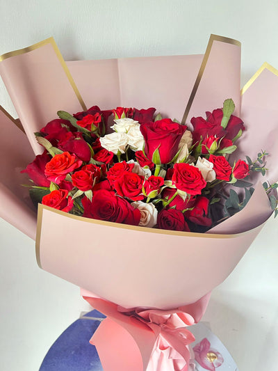 Velvet-Romance-Rose-Bouquet-Large-DodoMarket-delivery-Mauritius