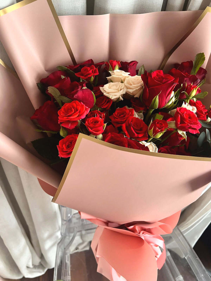 Velvet-Romance-Rose-Bouquet-Large-red-ivory-DodoMarket-delivery-Mauritius