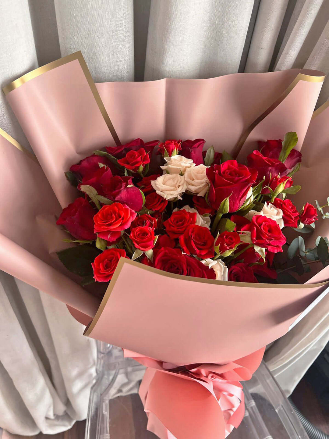 Velvet-Romance-Rose-Bouquet-Large-red-tones-DodoMarket-delivery-Mauritius
