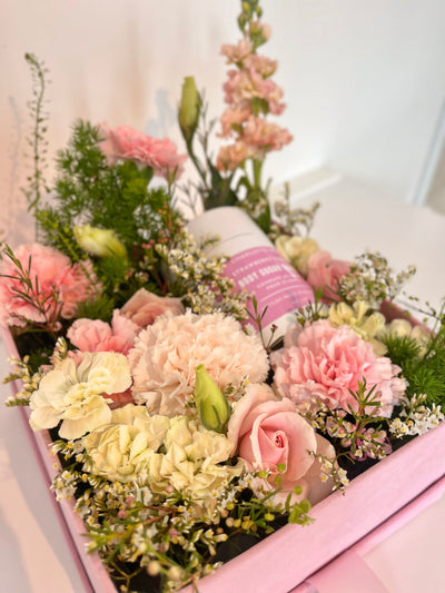 Velvet-Touch-Floral-Gift-Box-DodoMarket-delivery-Mauritius