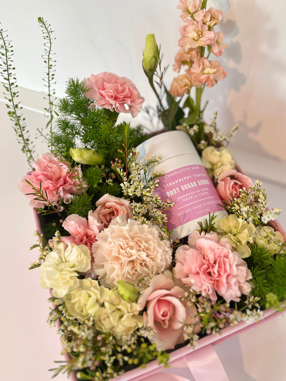 Velvet-Touch-Floral-Gift-Box-top-DodoMarket-delivery-Mauritius