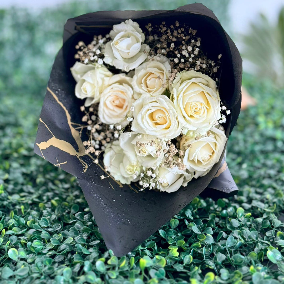 White-Grace-10-Roses-Bouquet-DodoMarket-delivery-Mauritius