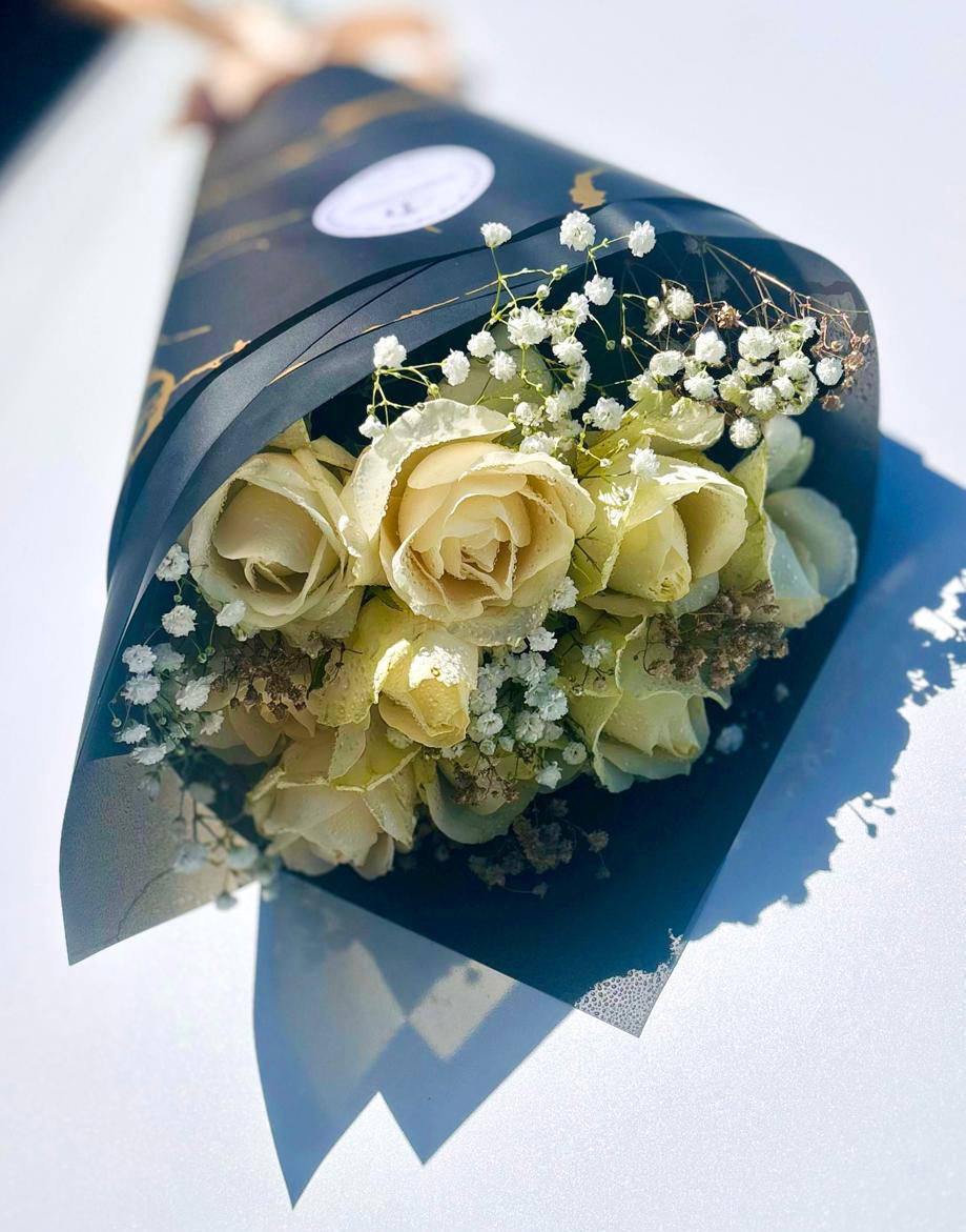 White-Grace-10-Roses-Bouquet-sun-DodoMarket-delivery-Mauritius