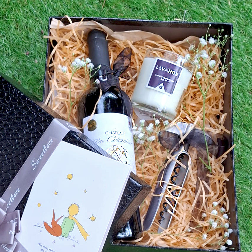 Wine-Corkscrew-candle-Hamper-gift-box-closeup-DodoMarket-delivery-Mauritius