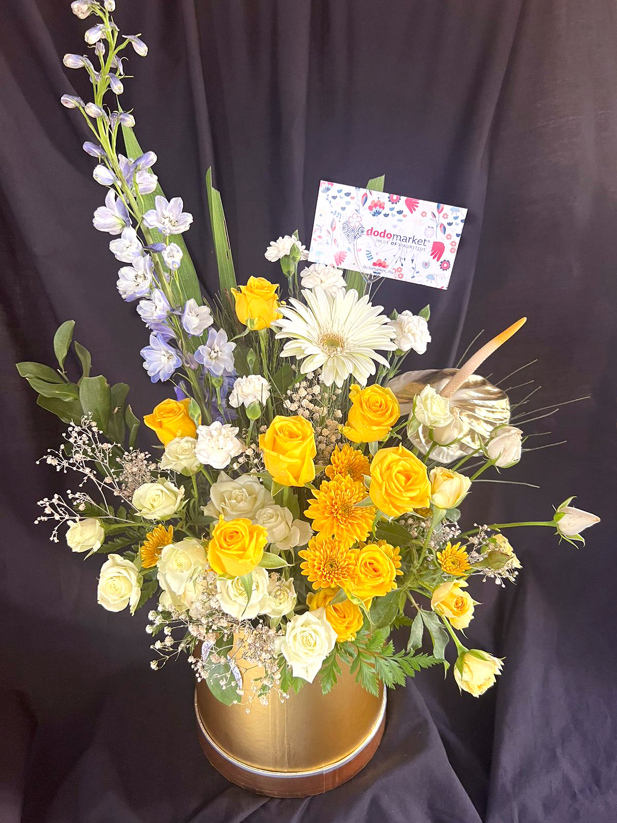 Yellow-roses-mixed-flowers-golden-box-Dodomarket-Mauritius-delivery