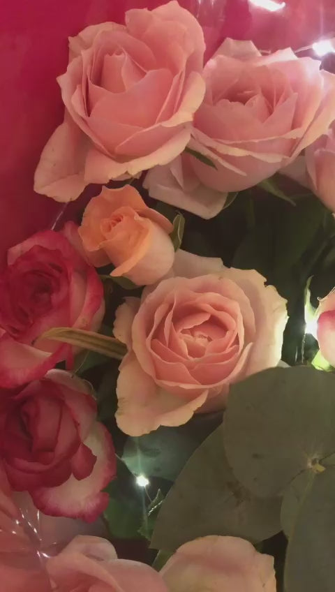 Video-Mothers-Day-Special-Roses-Bouquet-Led-light-DodoMarket-delivery-Mauritius