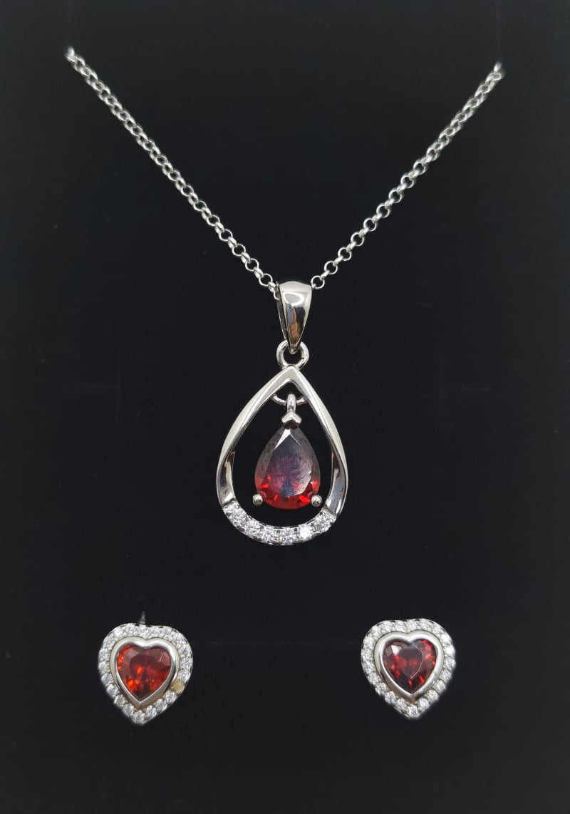 silver-garnet-drop-pendant-earrings-set-DodoMarket