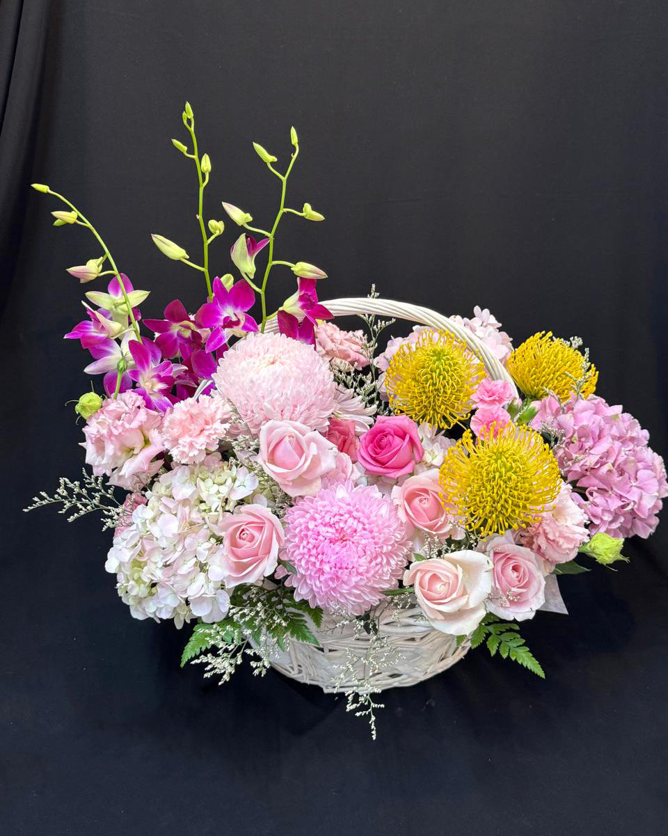The-Empress-flower-basket-DodoMarket-delivery-Mauritius