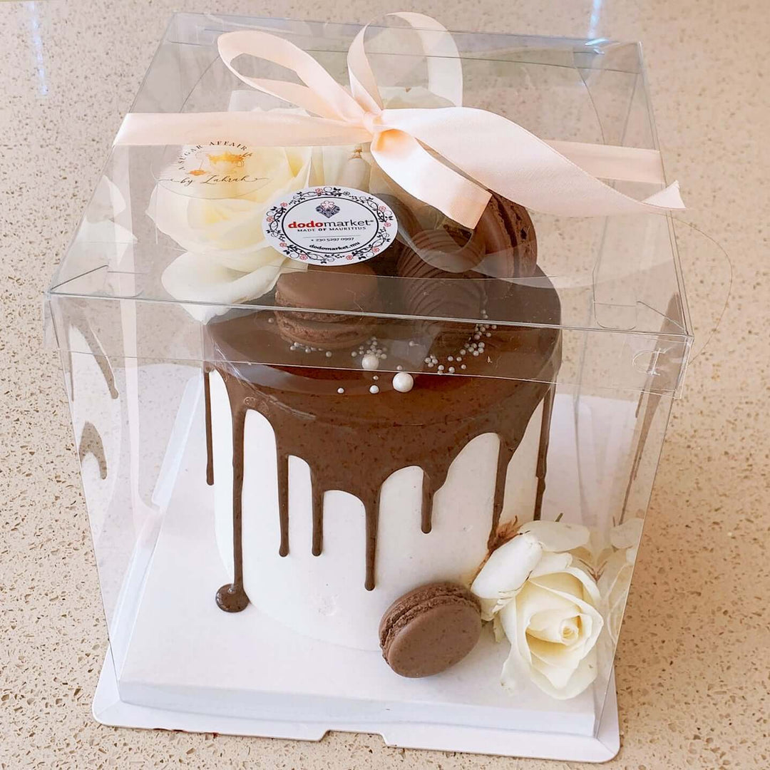 Almond-paste-drip-Cake-with-Flowers-Macarons-strawberries-in-box-Dodomarket-delivery-Mauritius