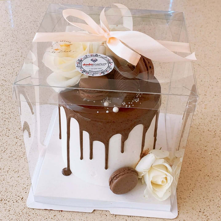 Almond-paste-drip-Cake-with-Flowers-Macarons-strawberries-in-box-Dodomarket-delivery-Mauritius