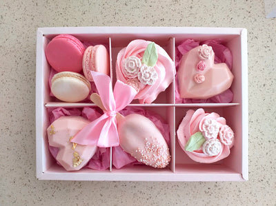 Assorted-Macarons-Cakes-Gift-new-Box-DodoMarket-Delivery-Mauritius