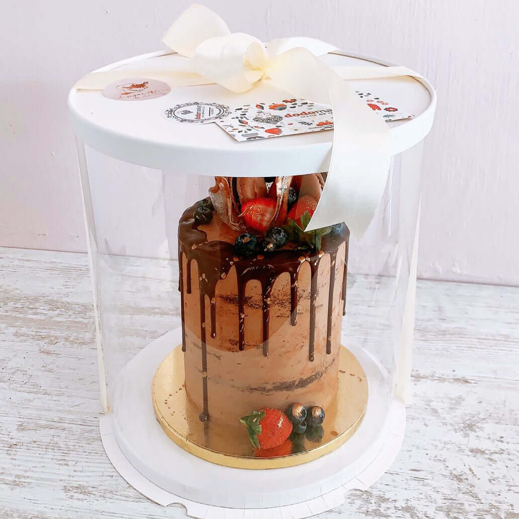 Chocolate-Macaron-Cake-Birthday-Daydream- in a box