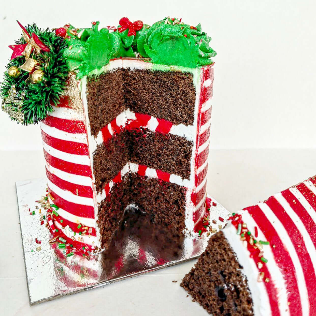Christmas-Mini-Cake-Red-and-White-striped-inside-Dodomarket-delivery-Mauritius