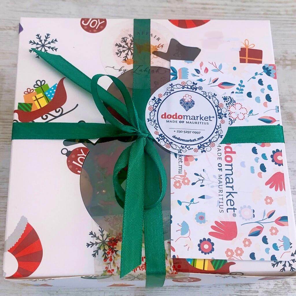 Assorted Christmas Macarons