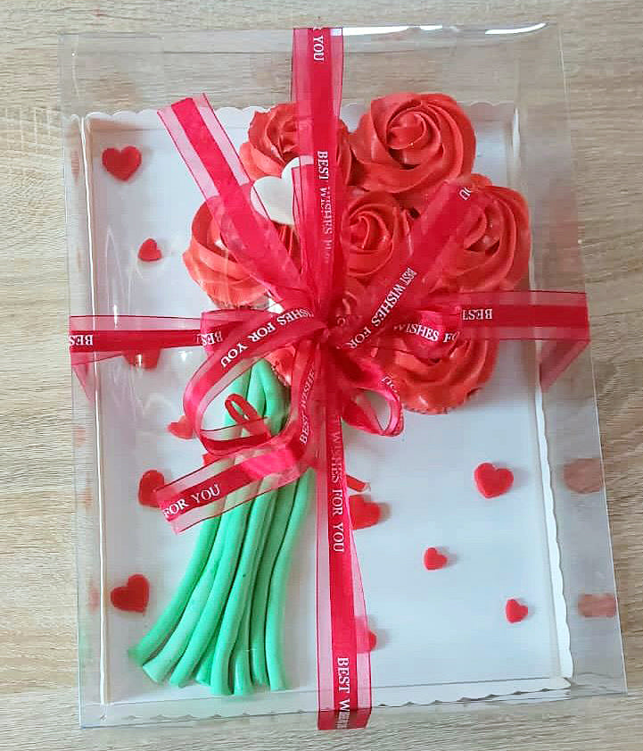 Cupcake-Roses-bouquet-in-box-Dodomarket-delivery-Mauritius
