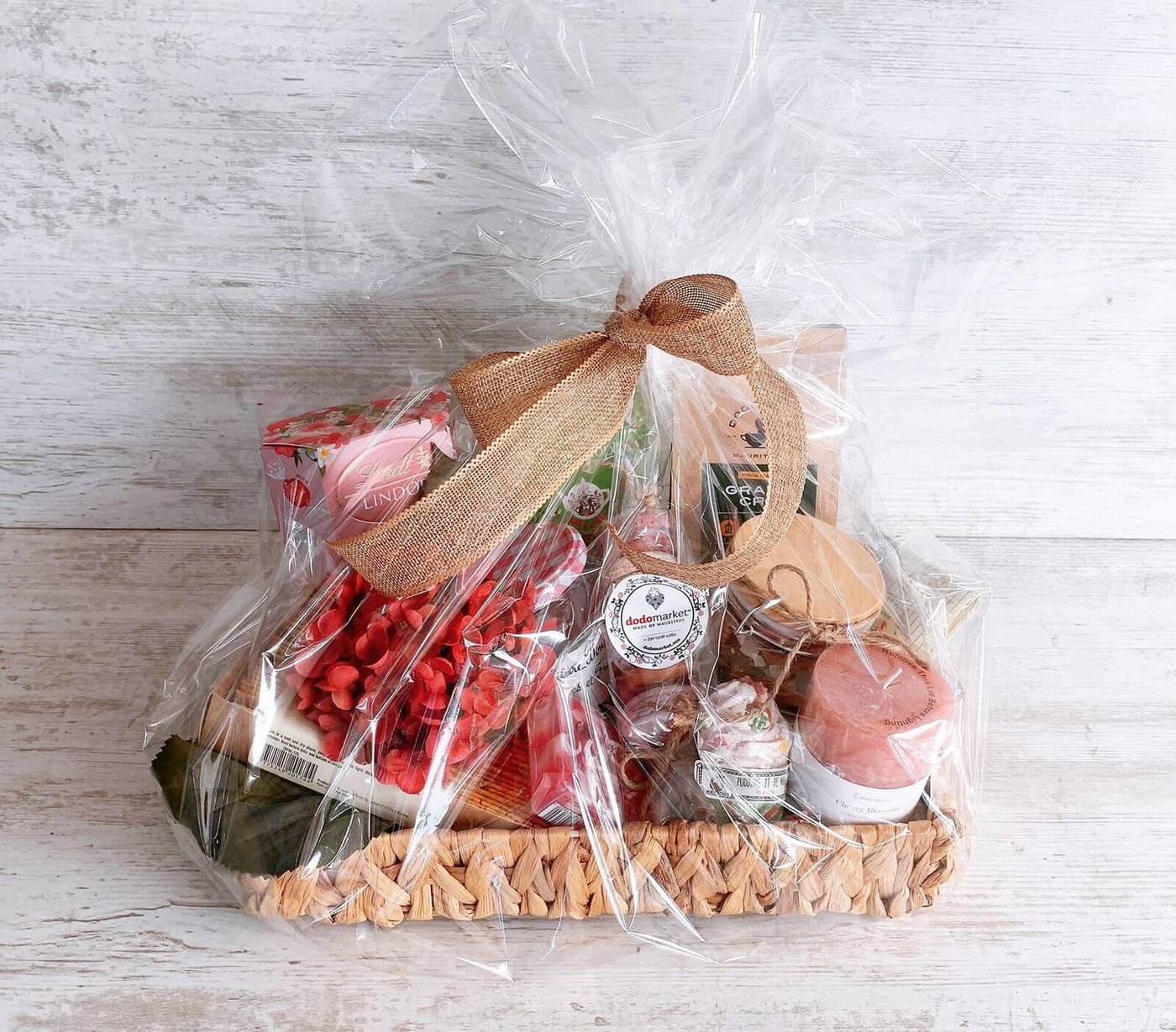 Deluxe-Indulgence-Gift-Hamper-Dodomarket-delivery-Mauritius