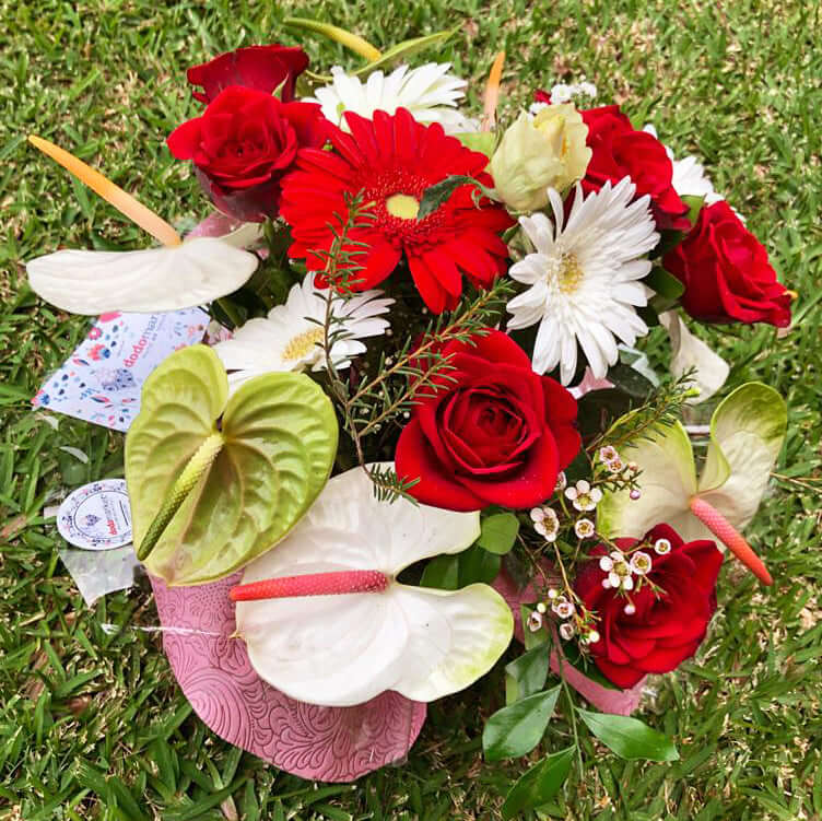 Flowers-bouquet-signature-rouge-blanc-same-day-delivery-Mauritius