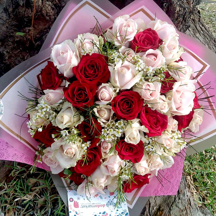 Flower-Bouquet-Rose-Elegance-Bicolored-50-Roses-DodoMarket-delivery-Mauritius
