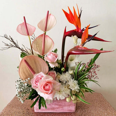 Flowers-Bouquet-Soulmate-Roses-Anthurium pink-Strelitzia