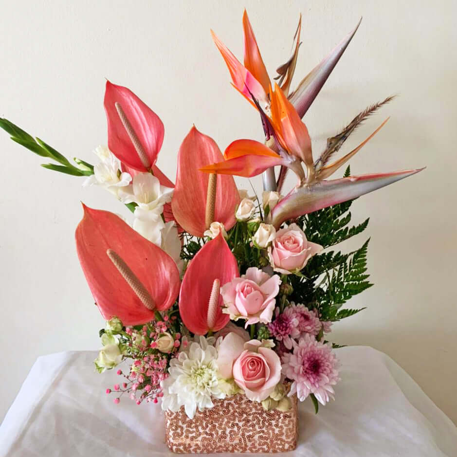 Flowers-Bouquet-Soulmate-Roses-Anthurium pink-Strelitzia