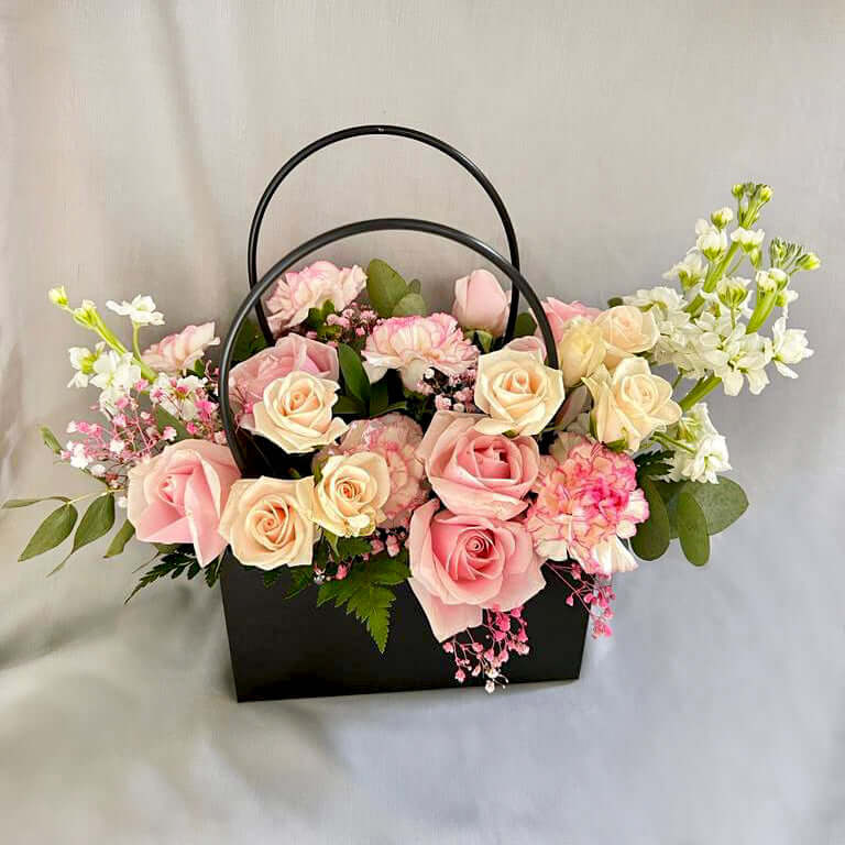 Imported-roses-flowers-in-a-bag-DodoMarket-delivery-Mauritius
