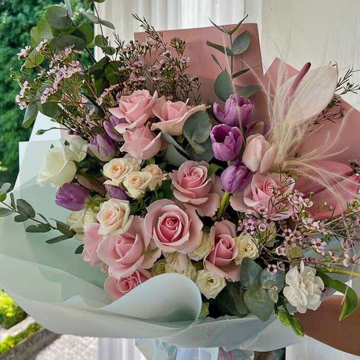 Luxury-Wrapped-Mix-Bouquet-DodoMarket-delivery-Mauritius
