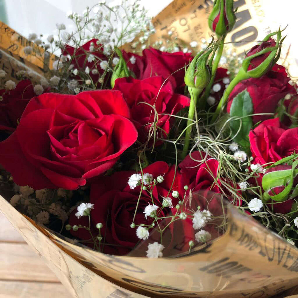 Red-roses-bouquet-Retro-Love-DodoMarket-flower-delivery-Mauritius