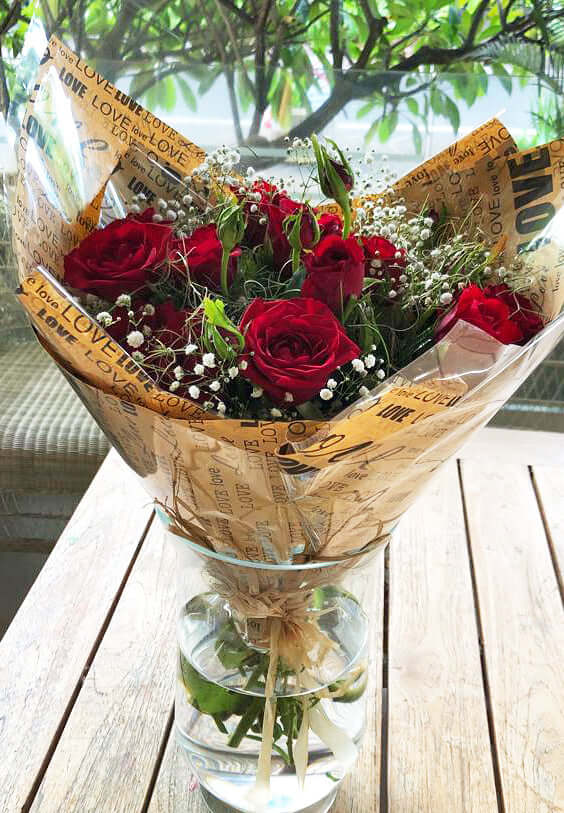 Red-roses-bouquet-Retro-Love-DodoMarket-flower-delivery-Mauritius