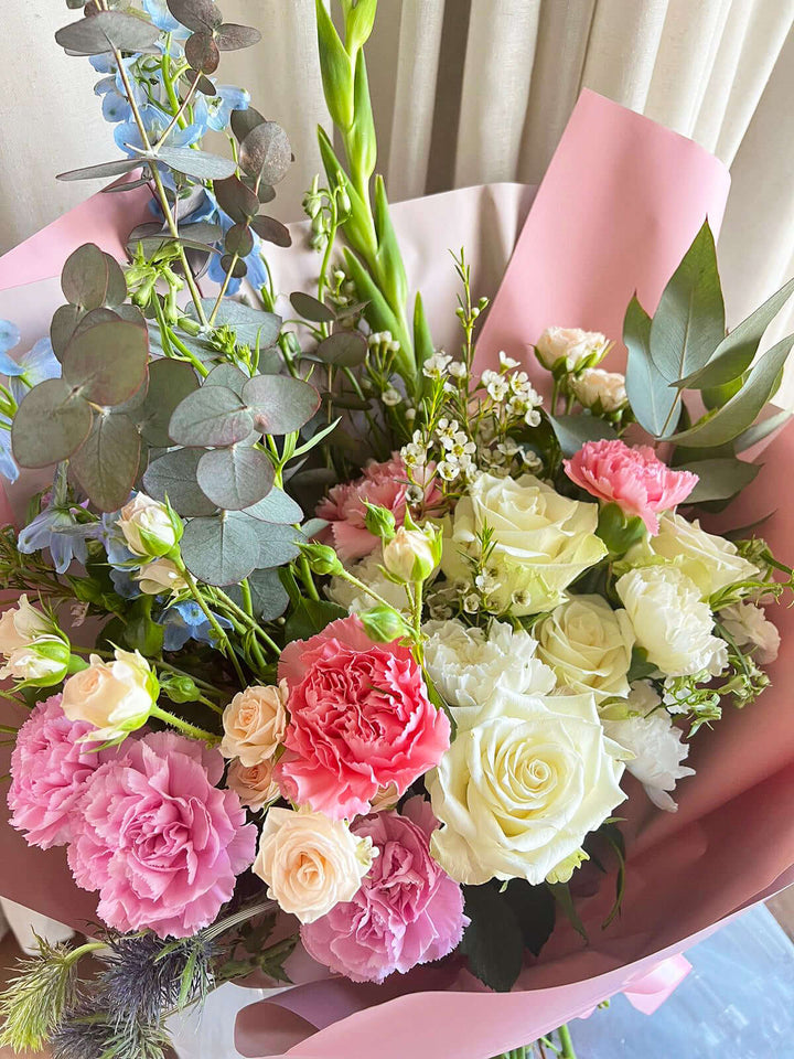 Romantic-Wrapped-Mix-Bouquet-XXL-DodoMarket-delivery-Mauritius