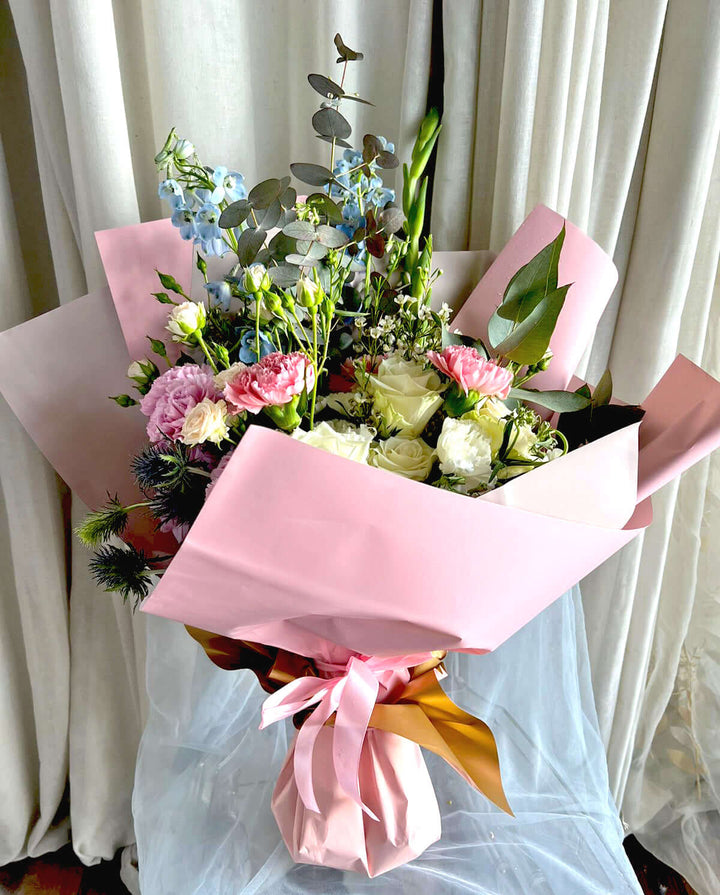 Romantic-Wrapped-Mix-Bouquet-XXL-DodoMarket-delivery-Mauritius