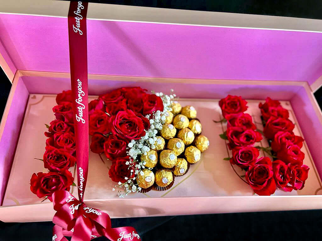 Roses-and-Chocolates-Box-I-Love-You-DodoMarket-delivery-Mauritius