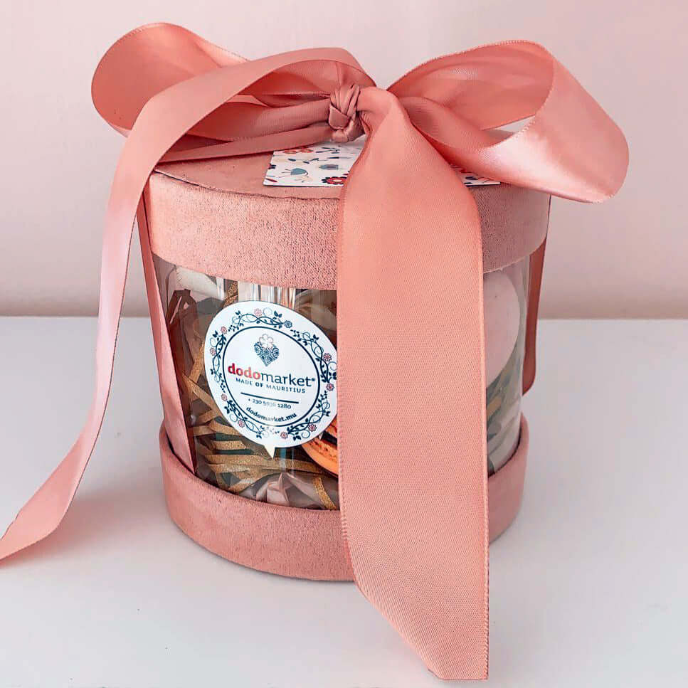 Round Macarons Cakes Gift Box - J'adore - DodoMarket Mauritius