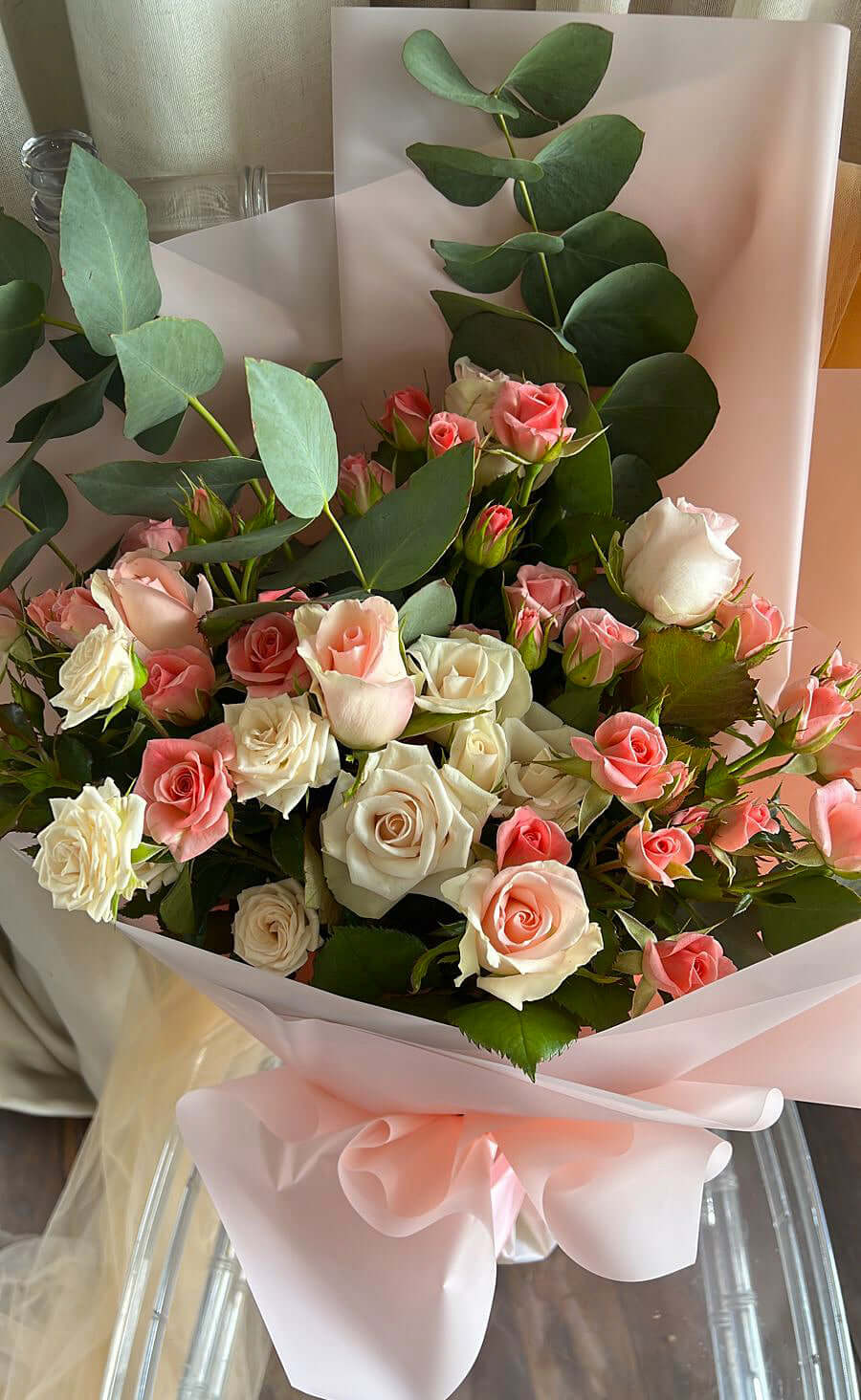 Spray-Roses-Beautiful-Whisper-M-DodoMarket-delivery-Mauritius