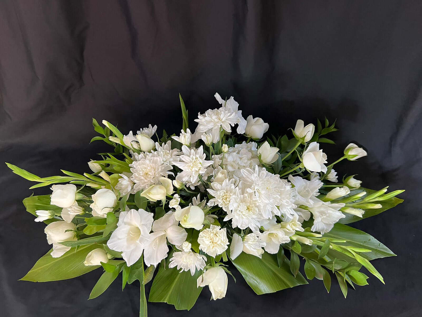 Sympathy-Funeral-White-Flower-arrangement-Purity-DodoMarket-delivery-Mauritius