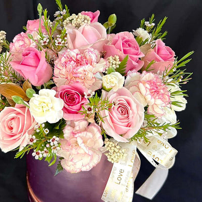 Tender-Touch-Roses-spray-Carnations-Flower-Box-in-pink-DodoMarket-Delivery-Mauritius