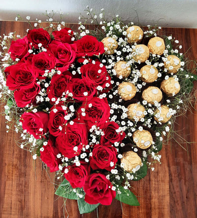Valentine-Rose-Heart-Shaped-Composition-with-Chocolates-DodoMarket-delivery-Mauritius